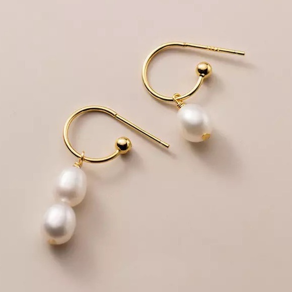 Mejuri Jewelry - Asymmetric Natural Baroque Pearl Earrings gold plated 825 sterling silver